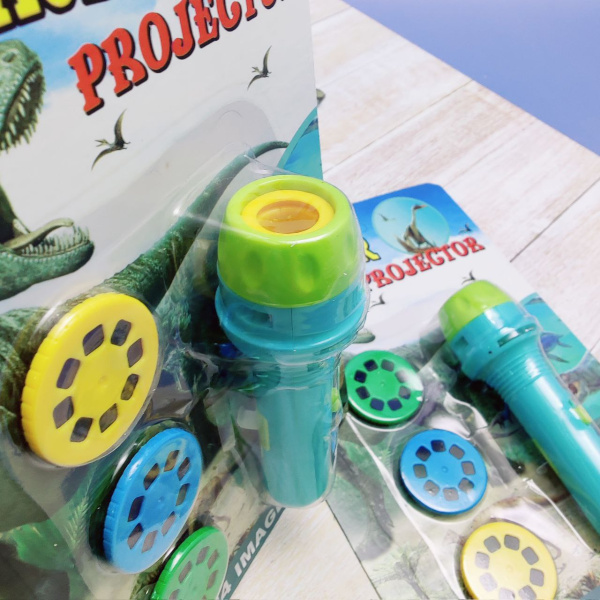 Фонарик - проектор Динозавры, 24 картинки-слайда